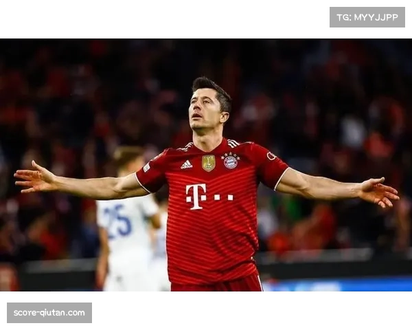 老将莱万上演赛季最佳一战 帽子戏法展现射手本色